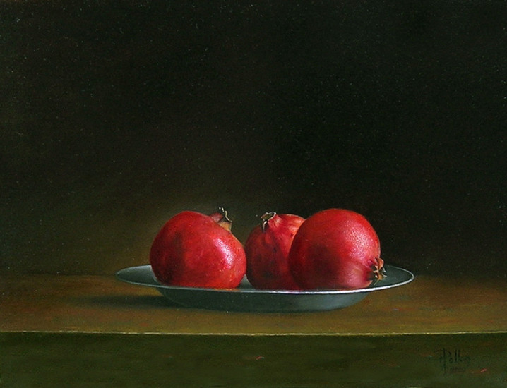 stilleven met granaatappels op tinnen schaal