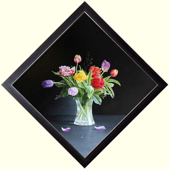 Stilleven met tulpen in glazen vaas 