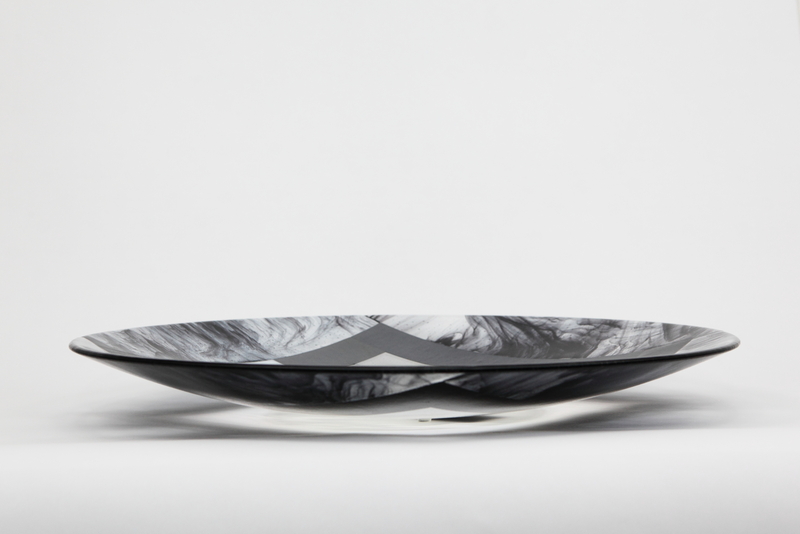 Schaal groot rond zwart wit