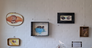 oude schilderijen verwerkt tot interieur meubels en decoratie.