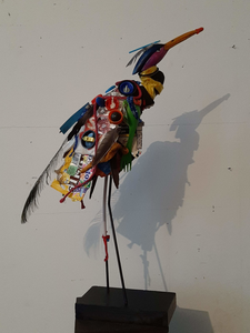 Objecten gemaakt van gevonden voorwerpen en materialen.