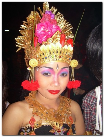 Kiss-Bali-Lebian-Kuta