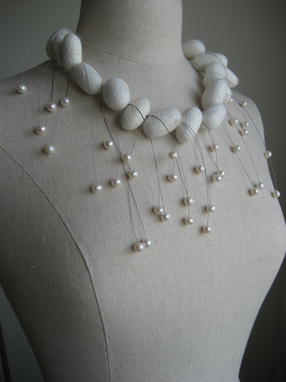 zijderupscococns en zoetwaterparels