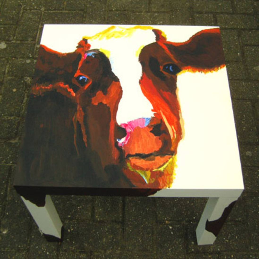 D253 tafel met koe