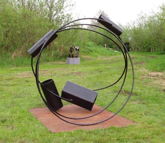 Colin de Rover - Rondom ( IJzer en zwarte lakverf)