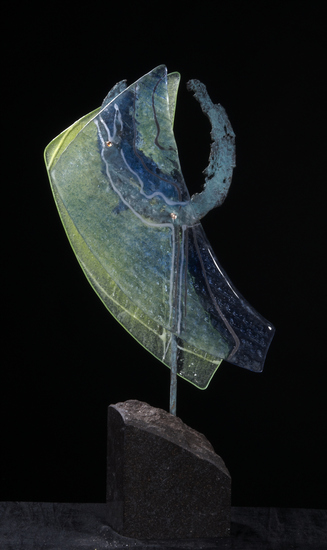 Edith Stoel - Tulp 3 (Brons, glas, steen)