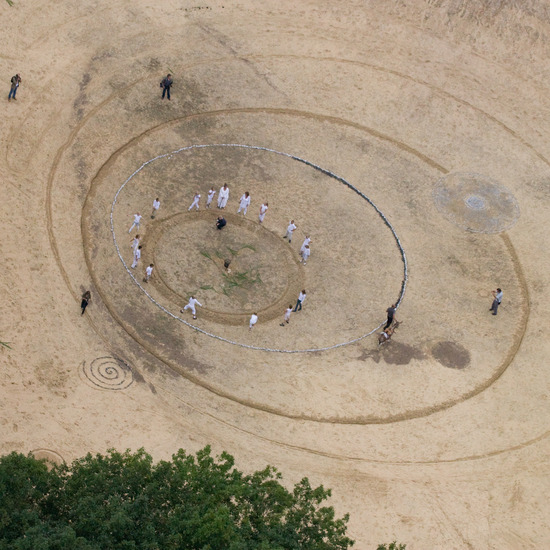 Liesbeth Takken - Circlestanses I - Donkeypedia; ( Foto Landart project kamp Westerbork )