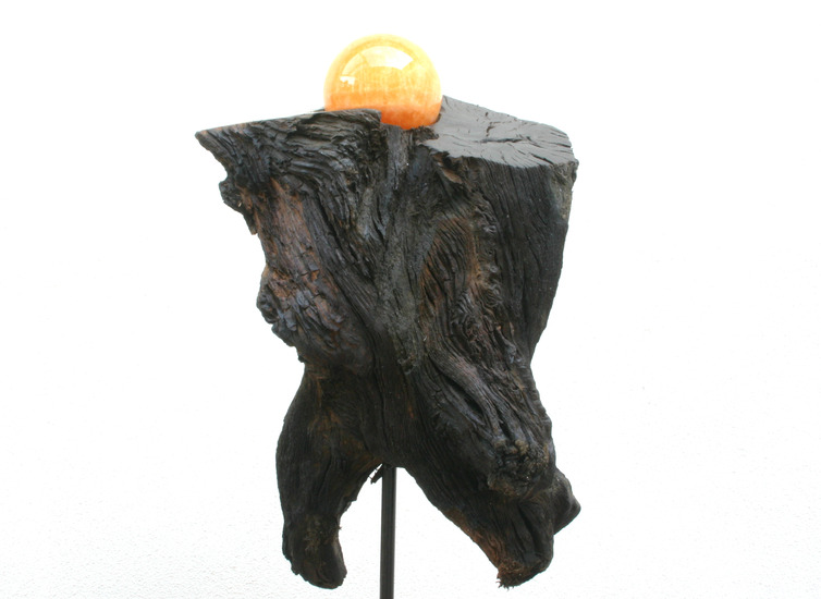 Albert Jan Rouwkema - Embraced by History ( oerhout uit Roderwolde, bol:oranje calciet)