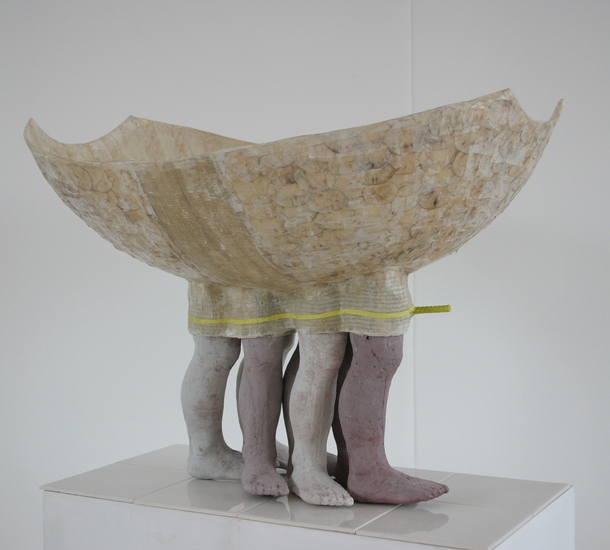 Ria van Krieken - Voetje voor Voetje ( Schaal van Lokta / beton)