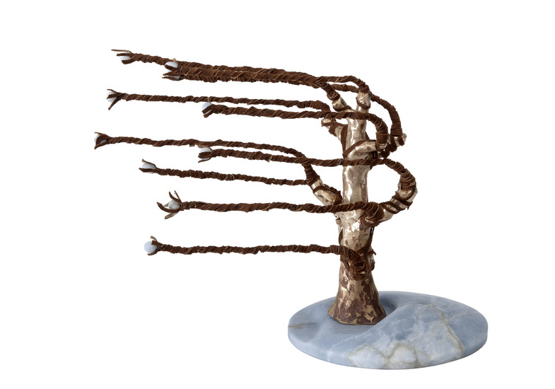 Hans Rikken - Ruimtelijk werk (albast, brons en leer)