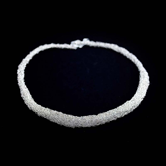 Choker van gebreid zilverdraad