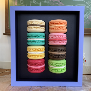 Naast zijn vrije werk werkt Rene ook in opdracht. Hierbij kunt u denken aan een schilderij of een beeld. Een portret van uzelf, uw kinderen, geliefde of huisdier. Een tekening of schilderij van uw huis/boot/appartement. Een muurschildering voor een specifieke plek in uw huis of uw bedrijf. Relatiegeschenken etc.