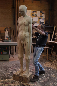 Daan de leeuw maakt meubelen en sculpturen met een link naar de natuur.
