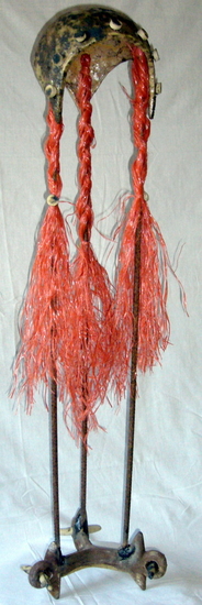 Met de helm op gestorvene