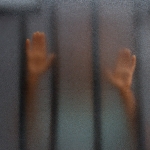 Opsluiten/Opgesloten - Monique Hofstad