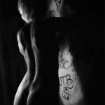 Woman at Graffiti Wall werk 3