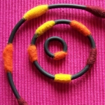 set lichtgewicht sieraad rubber met vilt in kleur naar wens