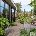Achtertuin met rustige sfeer