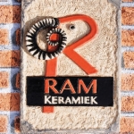 gevelsteen logo Ramkeramiek