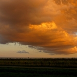 WOLKEN BIJ ZONSONDERGANG