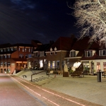 Een straat in Harderwijk in de avond