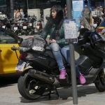 Vrouw op motor - Barcelona april 2017