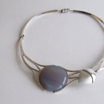 Zilveren halssieraad met ronde agaat