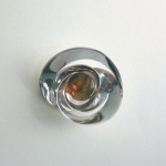 zilveren broche barnsteen