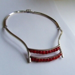 zilveren halssieraad bloedkoraal