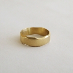 gouden ring 'afgescheurd'