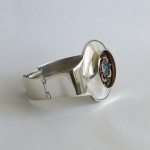 Zilveren armband met antieke broche