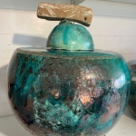 urn turquoise koper met hout