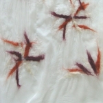 Wit en steenrode shawl