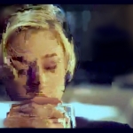 Digitaal portret van drinkende vrouw