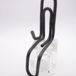 Grote zittende paperclip