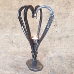 Hart van hoefijzers met lichtje als gedenkbeeldje