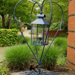 Lantaarn in hartvormige staander