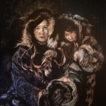 Twee Siberische Chukchi vrouwen in hun Yaranga