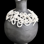 Vaasje met porseleinen kraag 1