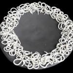 Porseleinen kraag op schaal