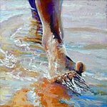 Mensen ontspannen zich aan en in het water en spelen met het zand. Zij voelen zich 'thuis'. Herinneren zich de menselijke oerstaat; waar we vandaan kwamen.