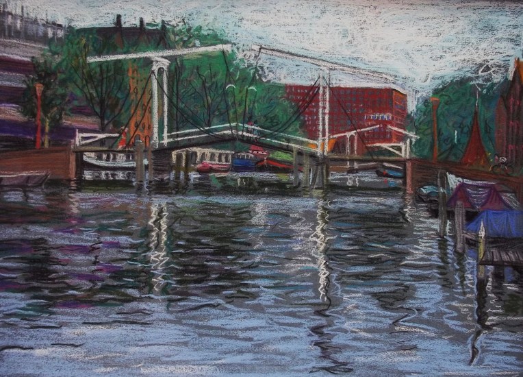 The white wooden bridge that crosses the Realengracht and leads to the Four winds street