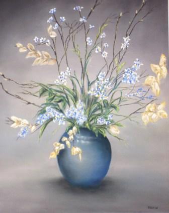 Blauwe vaas met bloemen