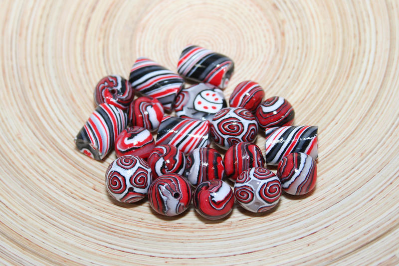 Kralen set zwart wit rood