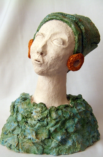 vrouwenkop met oorbellen