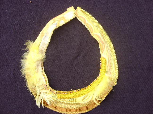 textiel ketting gele