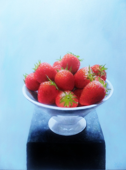 Aardbeien op witte schaal