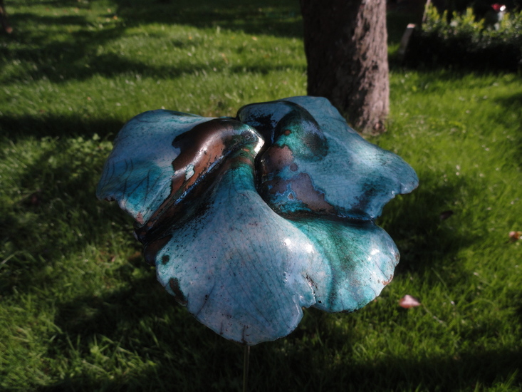 Groenturquoise bloem