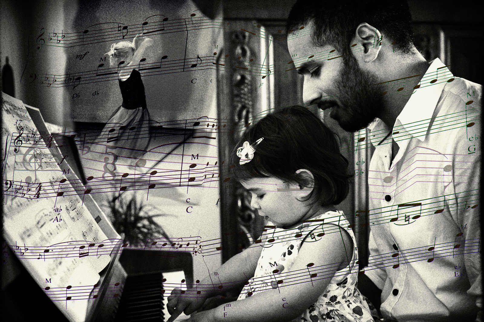 Klein meisje speelt piano
