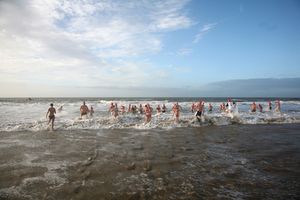 In 2012 werd voor de tweede keer een nieuwjaarsduik in Bergen aan Zee gehouden Bij het strandpaviljoen'Bruintje aan Zee* kunnen er maximaal honderd mensen meedoen. Na afloop is er voor de deelnemers een kop snert.